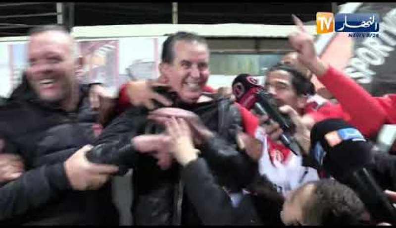 فرحة لاعبي إتحاد العاصمة والرئيس سرار بالفوز في الكلاسيكو