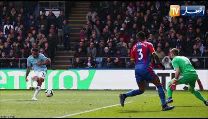 السيتي يفوز على كريستال بالاس بثلاثية في غياب محرز