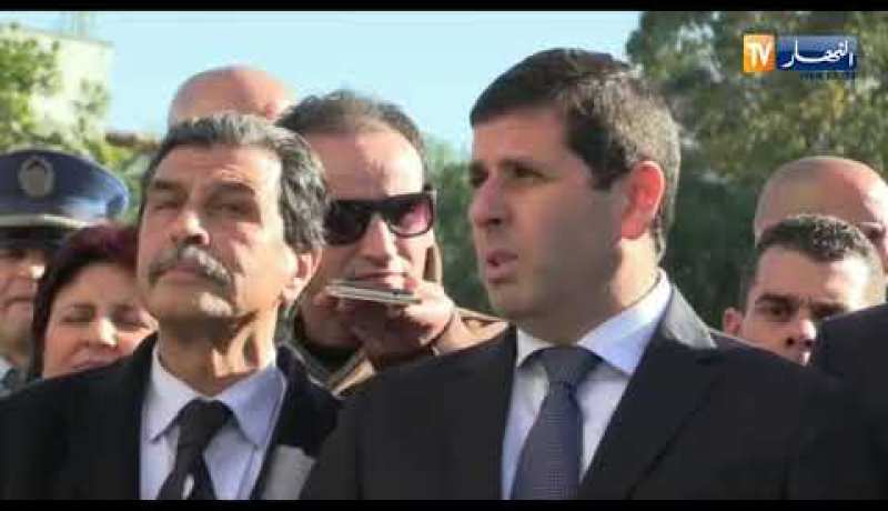 تدشين لوحة واجهة مقر ولاية وهران باللغتين العربية والأمازيغية بمناسبة احتفالات “يناير”