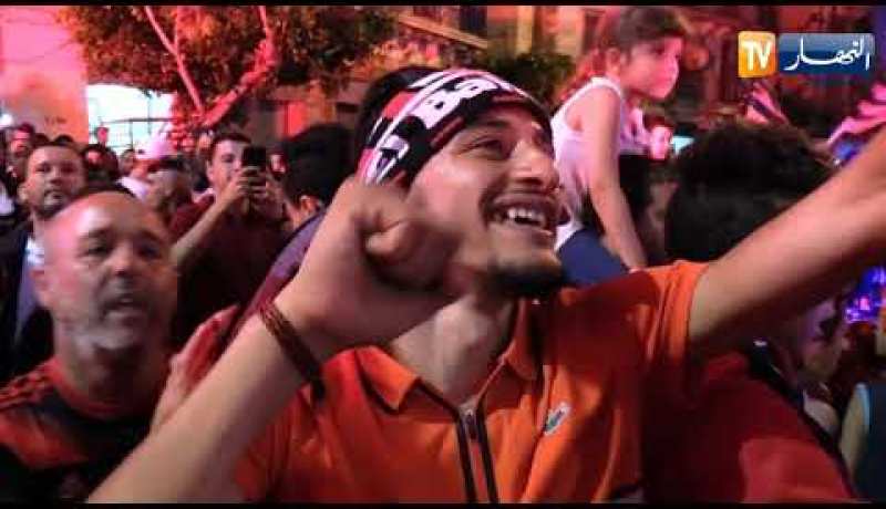 أبناء سوسطارة يحتفلون بتتويج فريقهم إتحاد العاصمة بالبطولة الوطنية