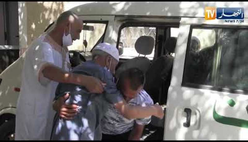 سيدي بلعباس: بعد أن فرقتهما الظروف.. شاب يخرج والده من دار العجزة