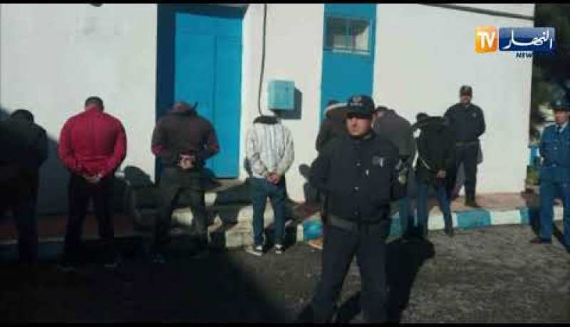 تيزي وزو: تفكيك شبكة إجرامية مختصة في حيازة وبيع العملة الصعبة المزورة