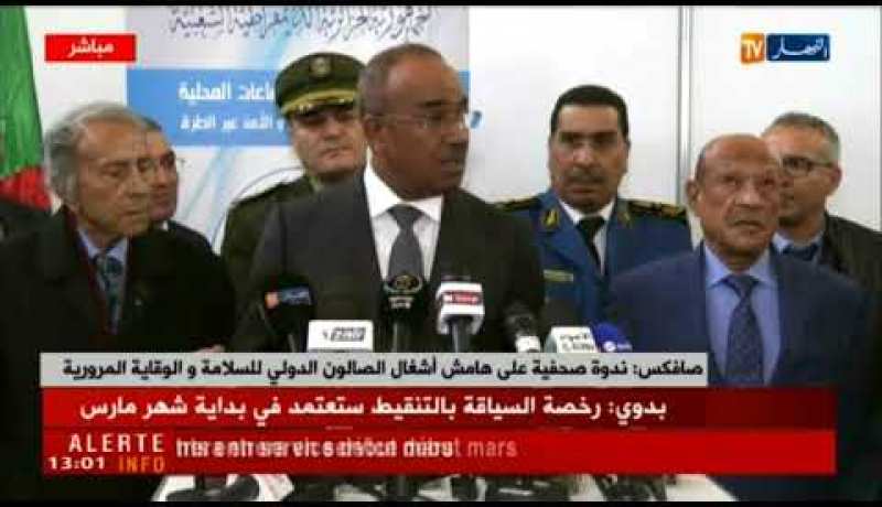 وزير الدّاخلية: ” تعليمات صارمة لكلّ من يستعمل الدرّاجة دون خوذة ..!!”