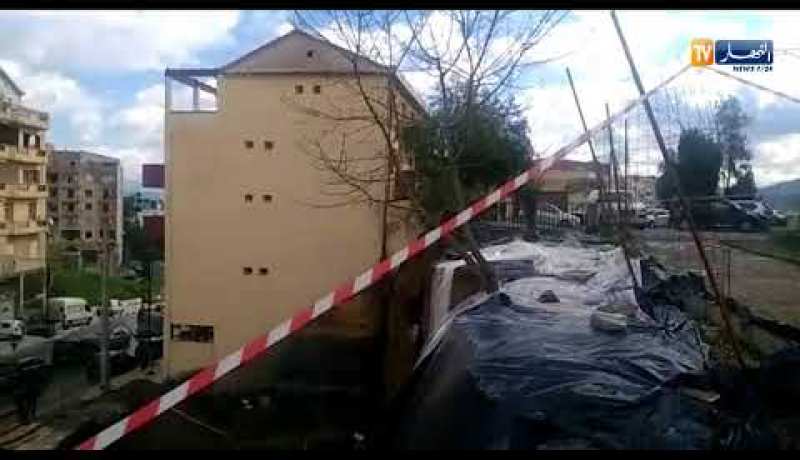 أشغال تتسبّب في انهيار صخري بتيزي وزو !!