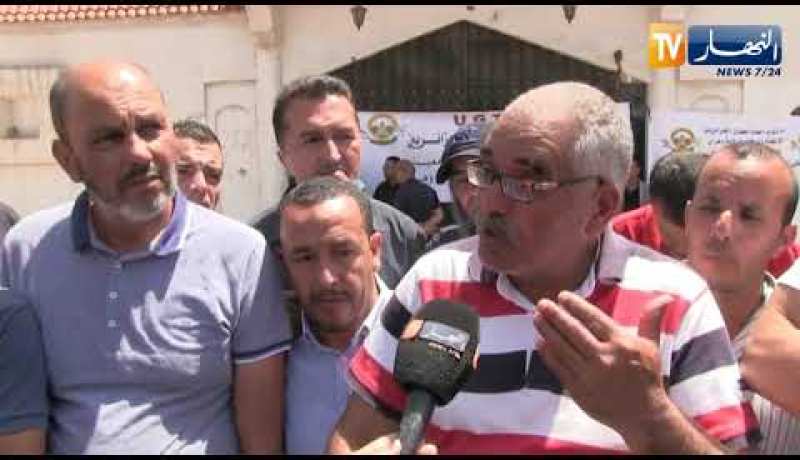 وهران: عمال مديرية الخدمات الجامعية بالسانية وبير الجير يحتجون