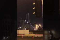 بالفيديو.. قطر تهدم النصب  التذكاري لمجلس التعاون الخليجي في الدوحة