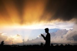 معلومات مهمة لأصحاب الهواتف الذكية.. أشعة كوزمو هل تفجر هواتفكم اليوم؟