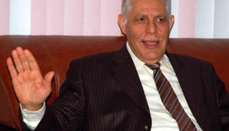 حافلات تبحث عن طلبة