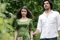 بيرين سات ترفض العمل مع أنجين أكيوريك في مسلسل السلطانة كوسيم