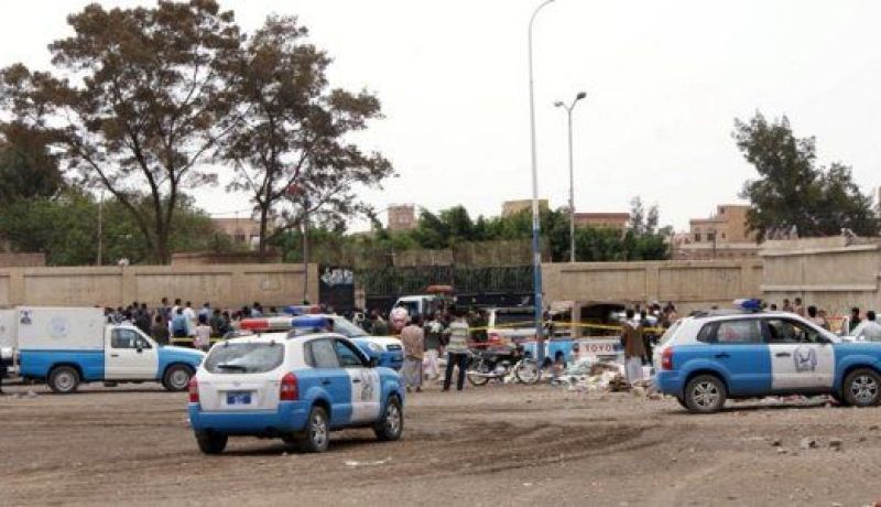 مقتل شخص و جرح عدد آخر في انفجار حقيبة مفخخة في سوق شعبي جنوب صنعاء
