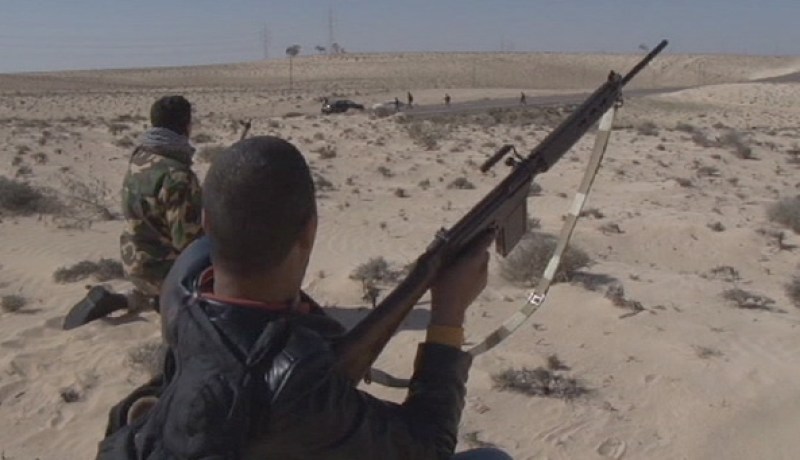 الثوار الليبيون يدربون المدنيين لارسالهم الى الجبهة