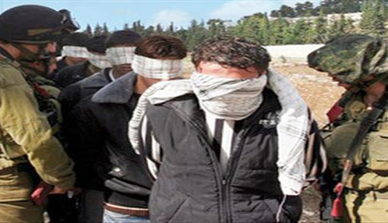 اعتقال 8 فلسطينيين في مداهمات للمنازل بالضفة الغربية