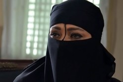 ليلى علوي تحيّر جمهورها بظهورها بالنّقاب