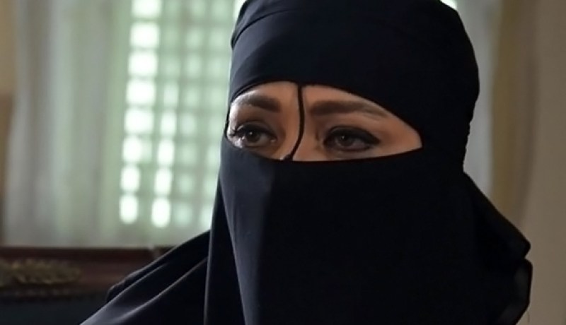 ليلى علوي تحيّر جمهورها بظهورها بالنّقاب