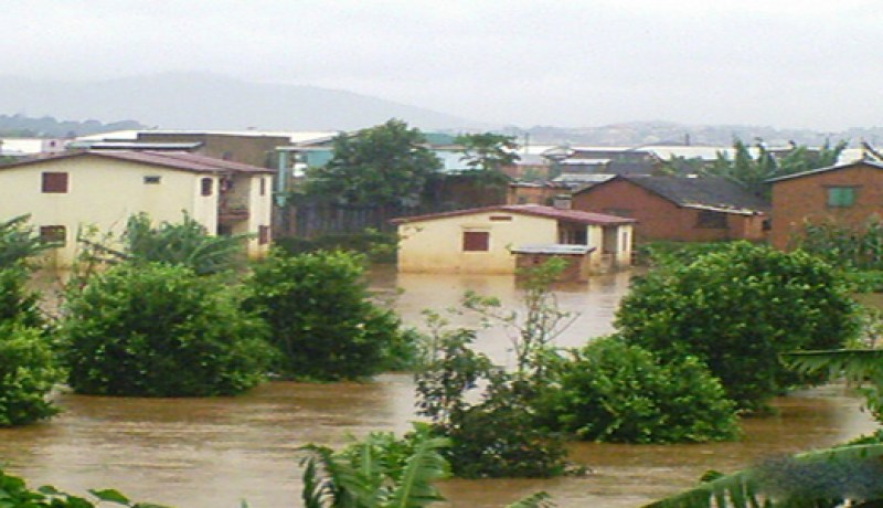 مقتل 65 شخصا في عاصفة استوائية تجتاح مدغشقر