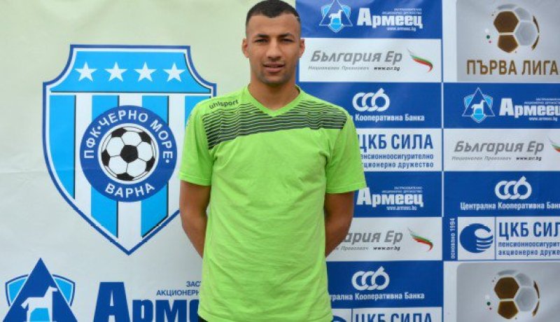 مُدافع الخضر يقترب من العودة للدوري الفرنسي