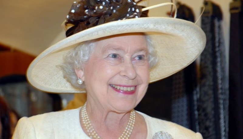 ملكة بريطانيا تبث رسالة أعياد الميلاد بتكنولوجيا البعد الثالث
