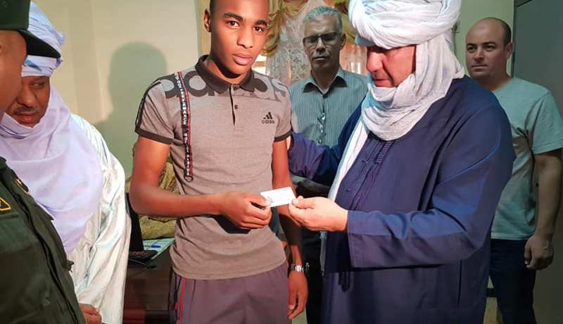بالصور.. تسليم أول رخصة سياقة يبومترية بإليزي