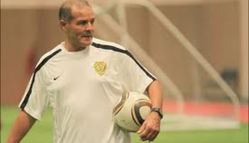 “مارادونا لن يزور رسميا الجزائر ولا يعرف أي لاعب جزائري حالي!”