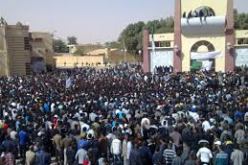 رئيس بلدية يقود مسيرة لـ 3 آلاف شخص للمطالبة بتفعيل حكم الإعدام في ورڤلة