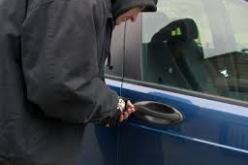 الإطاحة بعصابة تسطو على سيارات باستعمال تقنية البلوتوث و الأنترنت  في باتنة