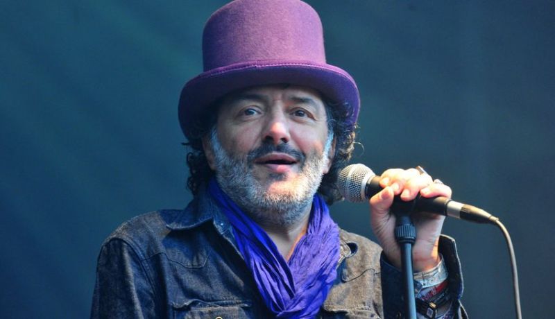 شاهد .. لحظة وصول جثمان المرحوم رشيد طه إلى مطار وهران