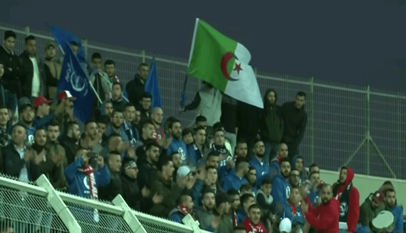 أنصار نادي القدس يرفعون العلم الجزائري في كأس الإتحاد الآسيوي