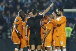 بالفيديو.. براهيمي “خلّطها” وينفجر في وجه “الحكم”