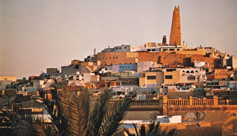 المنجل يضرب في بنك و مديريتين بغرداية