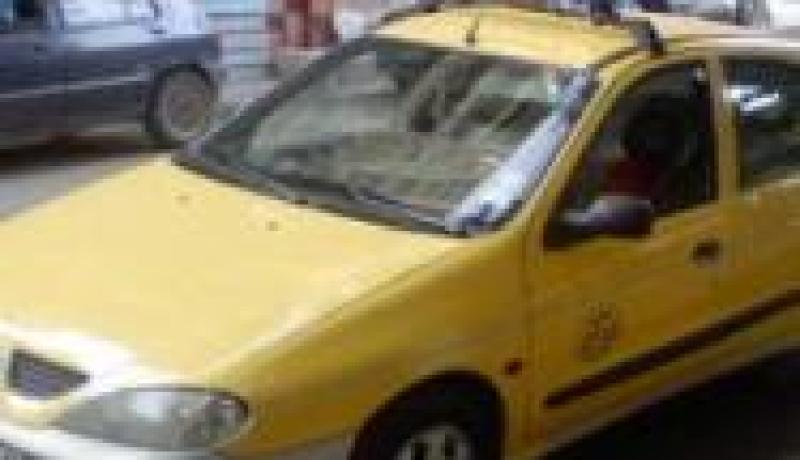 سائقو ''الطاكسي الجماعي'' يطالبون برفع التسعيرة وتنظيم محطات النقل
