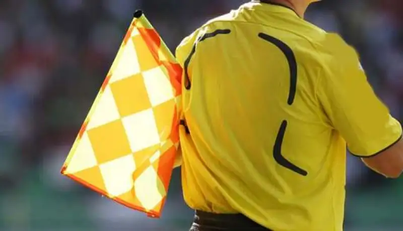 طاقم تحكيم مغربي لإدارة المباراة الودية للمنتخب الجزائري ضد نظيره الغابوني