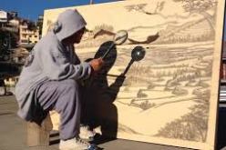 بالصور رسام فلبيني يرسم لوحاته باستخدام أشعة الشمس