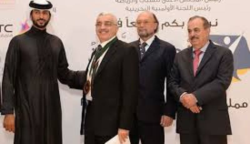 تكريم الصحفي الجزائري علي سلحاني من طرف الاتحاد العربي للصحفيين الرياضيين
