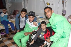 بالصور: لاعبو المنتخب الوطني في زيارة لمستشفى بني مسوس