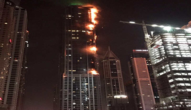 حريق مهول ببرج الشعلة في دبي