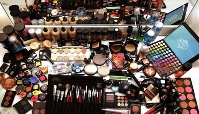 600 مليار «ماكياج».. «في خاطر» حسناوات الجزائر