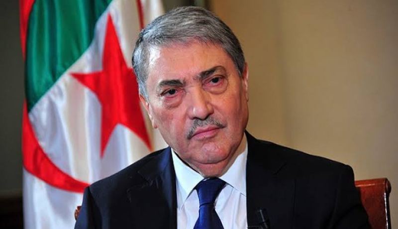 بالصور.. بن فليس ينصب الهياكل المركزية لحملته الانتخابية