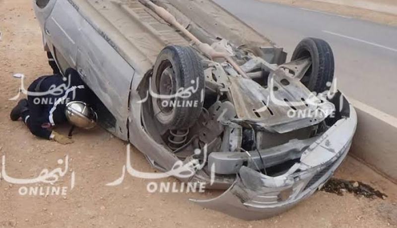 البويرة.. وفاة شخص وإصابة ٱخر بجروح في انقلاب سيارة سياحية
