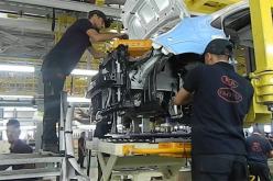 وزير الصناعة: مُصنِّعان كبيران وضعا طلباتهما للإستثمار في مجال تصنيع السيارات