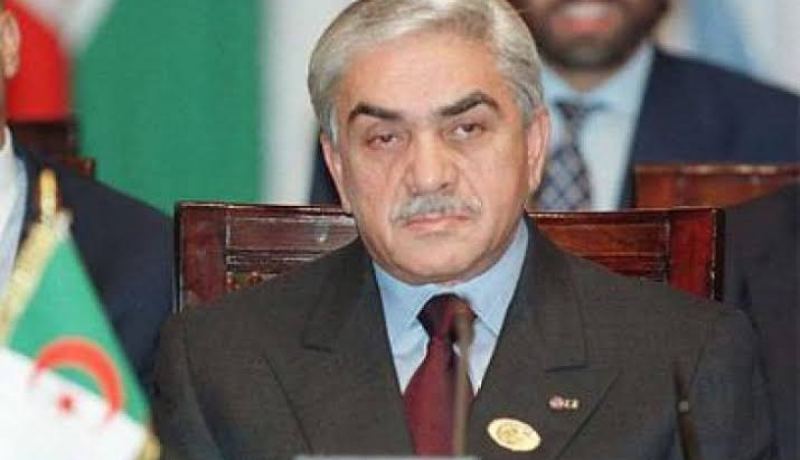 الرئيس الأسبق اليامين زروال يتبرع بشهر من معاش تقاعده