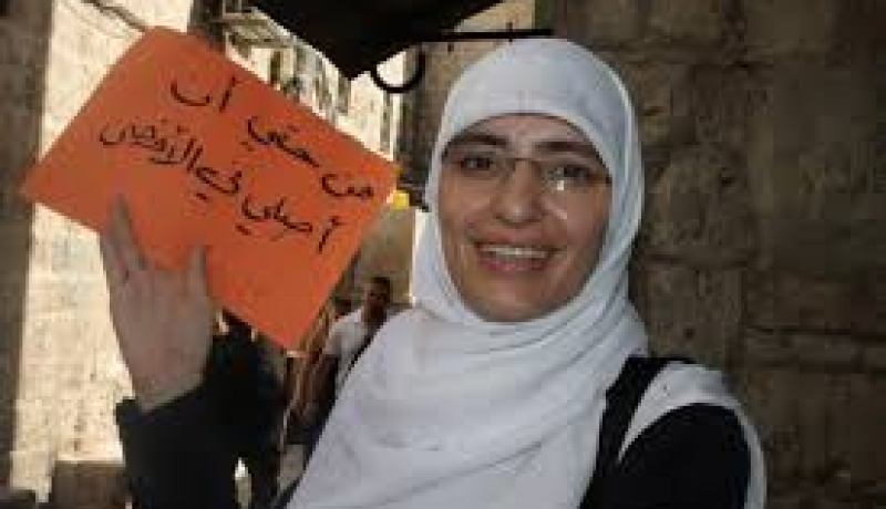 بالصور..خديجة “مرابطة الأقصى”.. ولدت وهي مقاومة