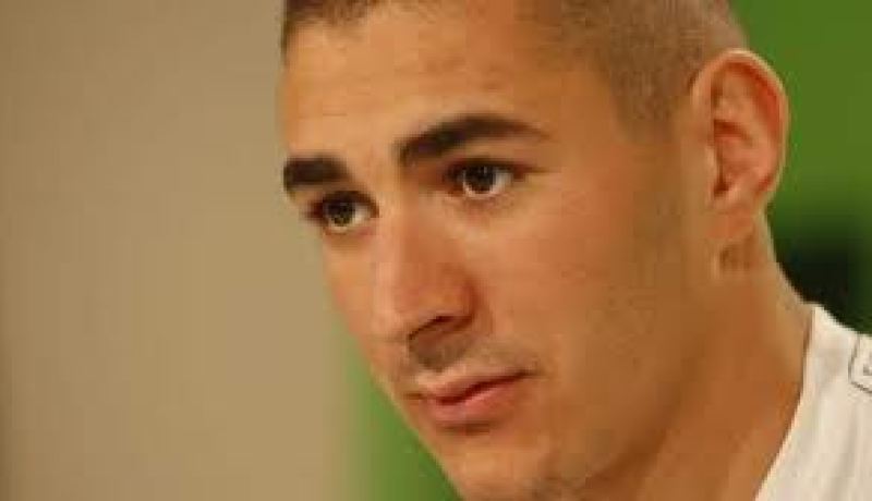 بنزيمة يحلم بنقل مغامرات الليغا إلى الديوك