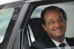 100 صحافي و فنانون يرافقون هولاند الى الجزائر