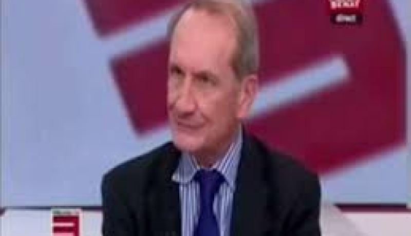وزير فرنسي سابق يستفز الجزائريين بحركة غير أخلاقية على الهواء مباشرة