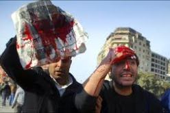 260 مصاباً في الإشتباكات التي تشهدها مصر بين مؤيدين ومعارضين لقرارات مرسي