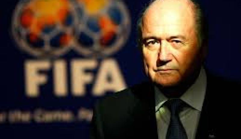 رئيس الاتحادية الدولية لكرة القدم يقدم تعازيه