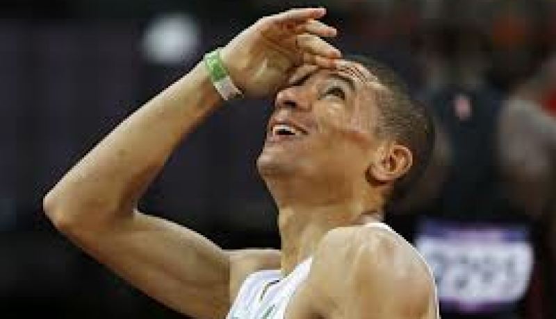 توفيق مخلوفي  ينال جائزة الابداع الرياضي العربي لسنة 2012