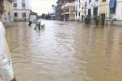 الاضطرابات الجوية الاخيرة تؤدي الى انقطاع عديد الطرق امام حركة المرور