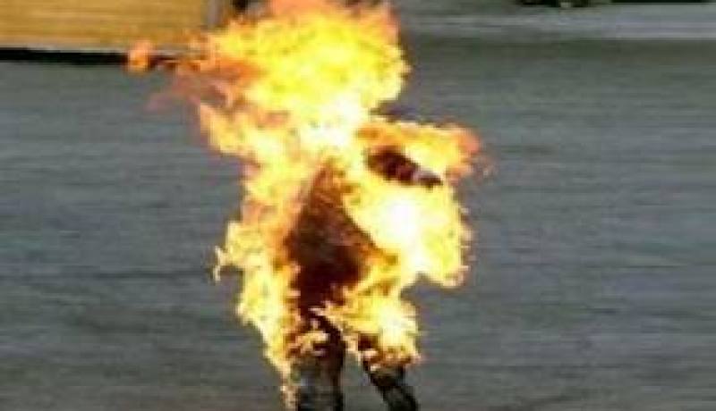 فرنسي عاطل عن العمل يحرق نفسه في نانت