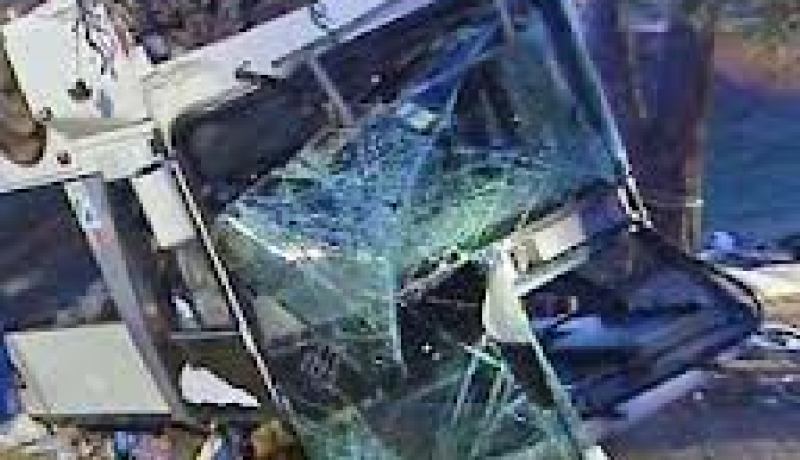 مقتل 18 شخصا وجرح 23 آخرين فى انقلاب حافلة في شمال أفغانستان